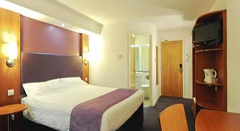 Premier Inn Hemel Hempstead Central ภายนอก รูปภาพ