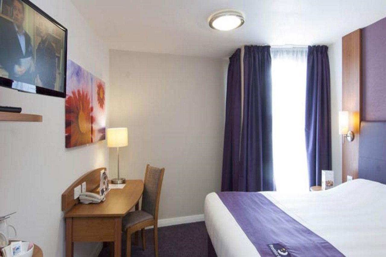 Premier Inn Hemel Hempstead Central ภายนอก รูปภาพ