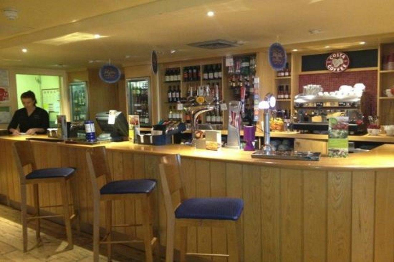 Premier Inn Hemel Hempstead Central ภายนอก รูปภาพ