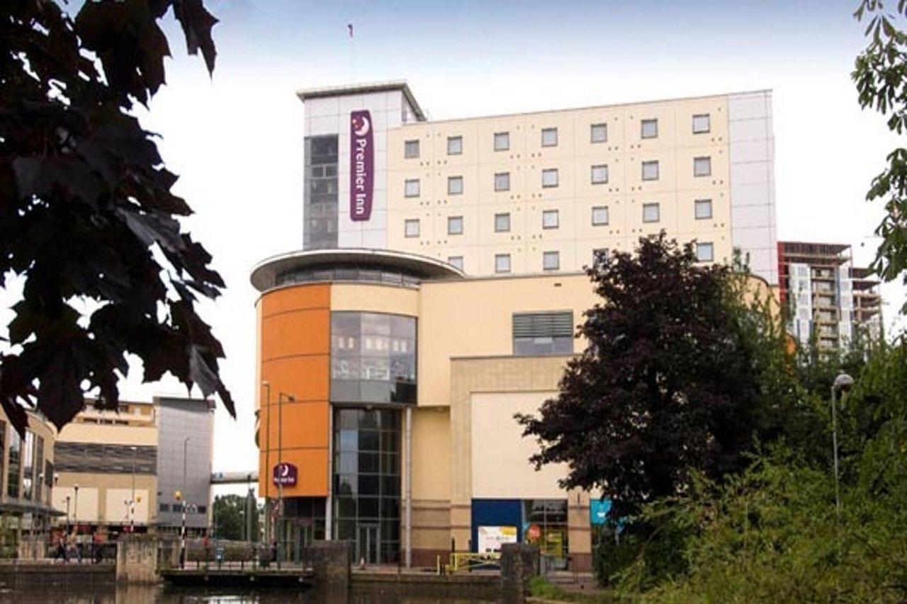 Premier Inn Hemel Hempstead Central ภายนอก รูปภาพ