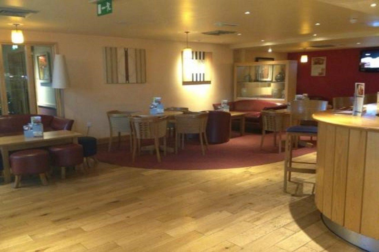 Premier Inn Hemel Hempstead Central ภายนอก รูปภาพ